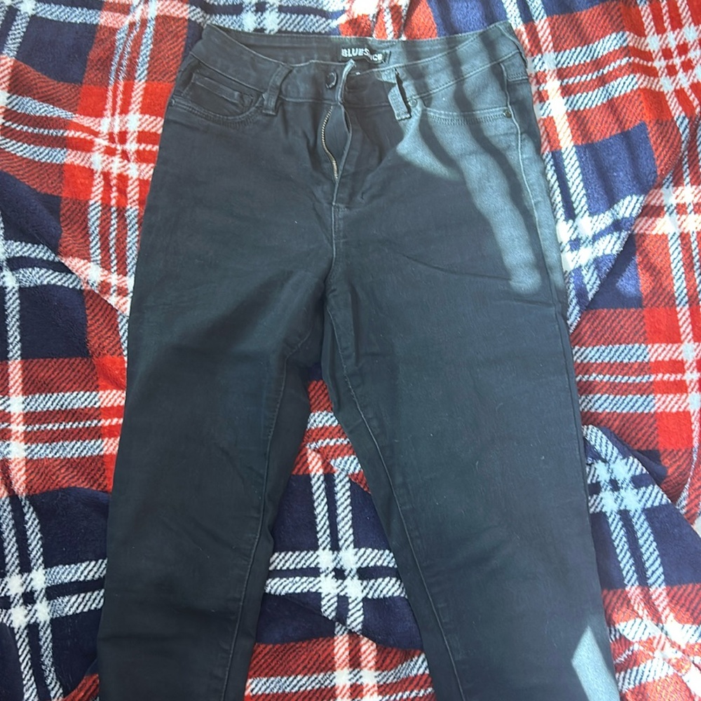 Black skinny jeans never worn in a size 7in very good condition